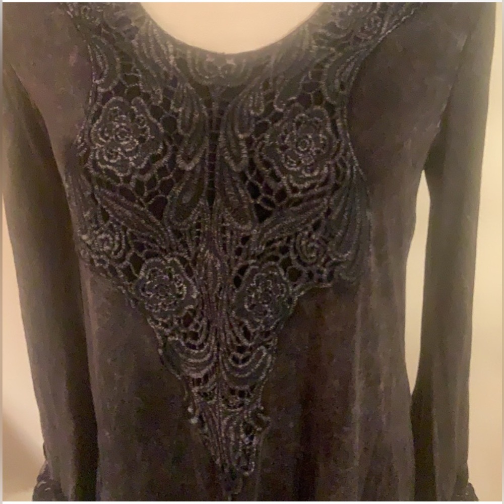 1-DAY SALE! T-PARTY FASHION, Beautiful Lace Bell-Sleeved Top, Black, Medium NWOT - Picture 3 of 4